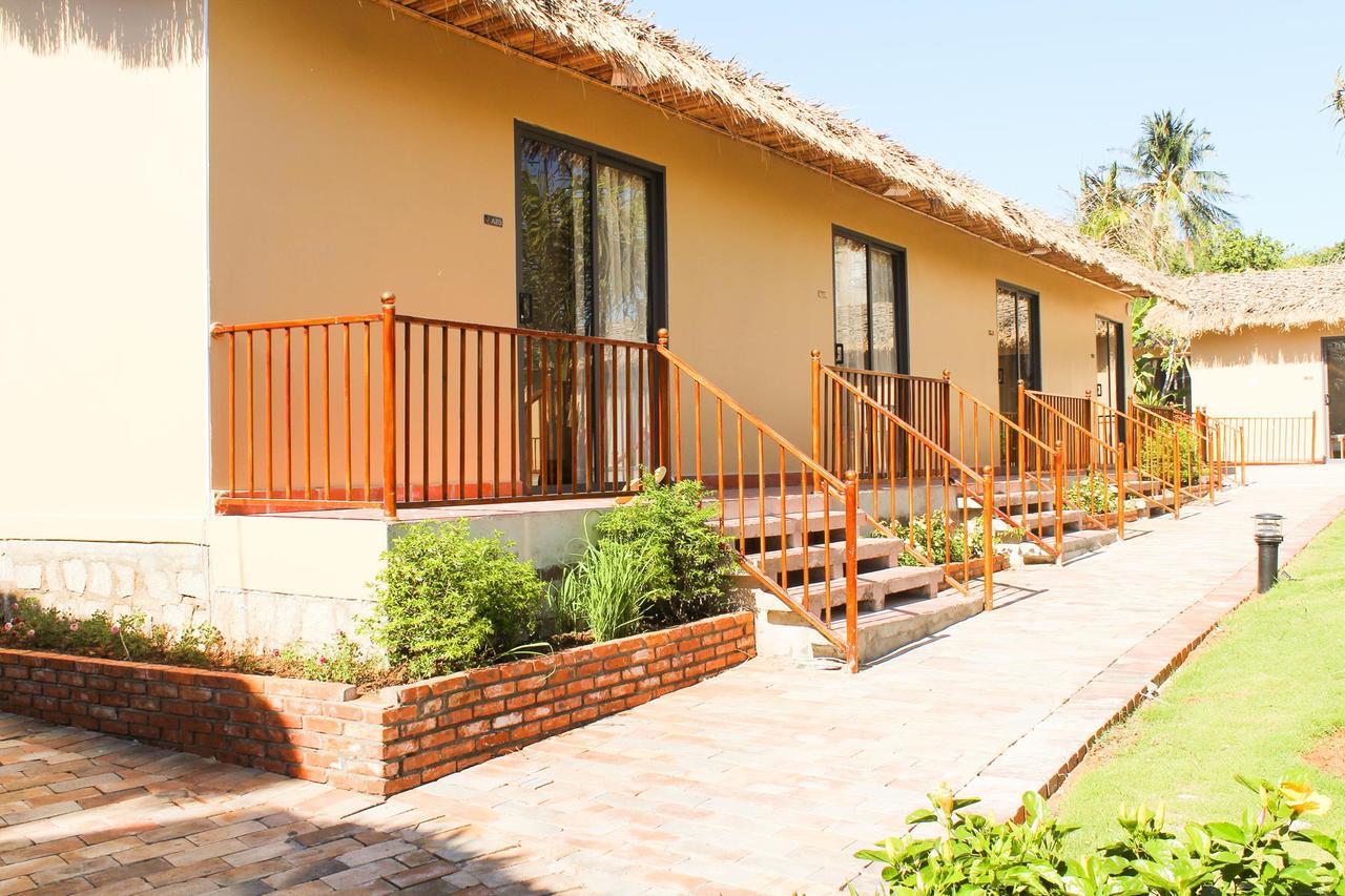 Eagles Beach Resort Phan Thiet Exterior photo